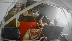 【极品稀缺 ️破解摄像头】极品服务员宿舍日常 ️小姐姐年轻美乳好坚挺 穿搭职业装制服很有气质 距离超近 高清1080P版 截图4