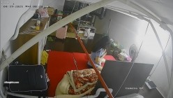 【极品稀缺 ️破解摄像头】极品服务员宿舍日常 ️小姐姐年轻美乳好坚挺 穿搭职业装制服很有气质 距离超近 高清1080P版 截图9