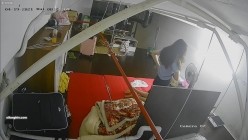 【极品稀缺 ️破解摄像头】极品服务员宿舍日常 ️小姐姐年轻美乳好坚挺 穿搭职业装制服很有气质 距离超近 高清1080P版 截图15