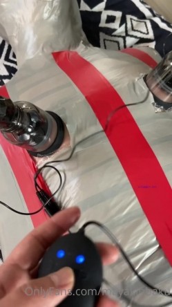 极品反差绿帽癖淫妻母狗【艾蜜莉】解锁私拍完结篇~协闺蜜约战粉丝换老公4P叠插排插超辣眼睛 截图3