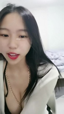 新人~大波妹~宇宙超级大~【麦子】全裸特写~道具自慰~美呆了~良家妹子下海~骚的很~这巨乳太给力 截图5