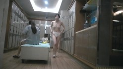 国内『温泉会所』贴脸偷拍沐浴更衣泳池戏水 超多美女良家少妇近距离接触 截图3