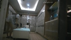 国内『温泉会所』贴脸偷拍沐浴更衣泳池戏水 超多美女良家少妇近距离接触 截图10