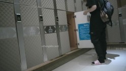 国内『温泉会所』贴脸偷拍沐浴更衣泳池戏水 超多美女良家少妇近距离接触 截图13