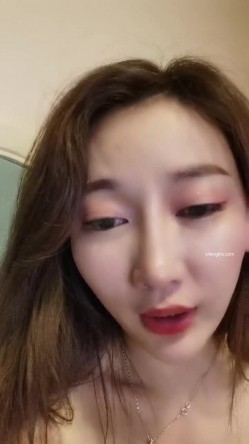 高颜值【欲火小妖】新人美女口活一流啪啪颜射自慰秀~~ 截图4