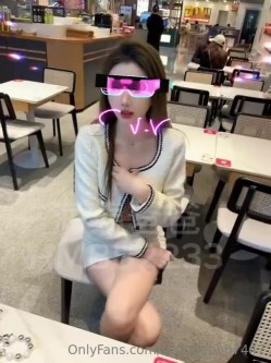 推特绝美颜值九头身丝袜高跟美腿名媛网黄主人的玩具「海绵宝宝」「小海绵」OF大尺度性爱私拍 截图10