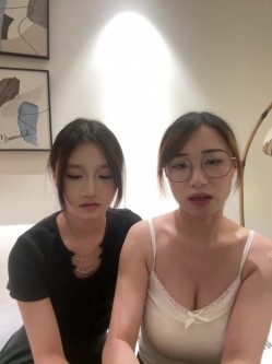 ️清纯主播【202509yoyo】表姐带着表妹下海直播、在线教口活、练习做爱姿势 截图10