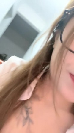 黑框眼镜极品美少女！超高颜值玩大转盘！道具爆菊双洞齐开，性感吊带丝袜，抬腿特写视角 截图8
