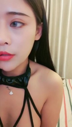 FUCK小骚逼极品身材反差女神吃媚药点奶茶干外卖小哥，清纯的T恤下竟然是如此诱人的情趣内衣 潮吹喷水 截图1