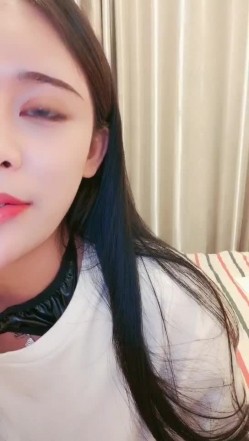 FUCK小骚逼极品身材反差女神吃媚药点奶茶干外卖小哥，清纯的T恤下竟然是如此诱人的情趣内衣 潮吹喷水 截图10