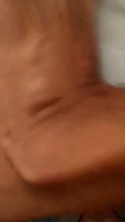 ️给老婆约个单男家 ️里床上操，大黑鸡。媳妇：啊啊啊啊啊啊啊啊啊啊，爽吗。被操得花心振振颤抖，叫床声没停过，人妻的风情~第四部！ 截图5