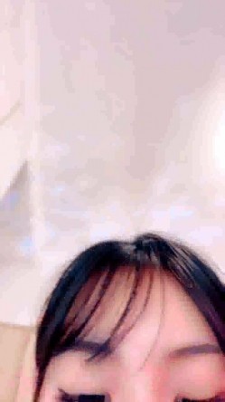 反差纯欲学妹又来了，制服白丝情趣诱惑，全程露脸大秀直播表情好骚，奶子比心诱惑道具玩着骚逼揉奶子好 截图15