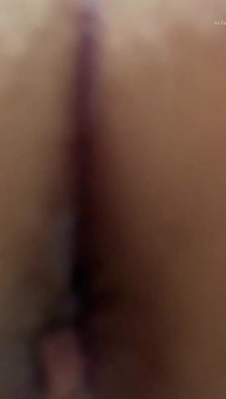 【度云泄密】颜值骨感小美女，和男友腻歪在一起，下面很湿润，边艹边摸阴唇，非常湿！ 截图6