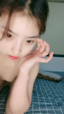 新来的妹子颜值不错玩的好嗨，真鸡巴骚啊淫声荡语互动撩骚，听狼友指挥各种展示，抠逼呻吟浪叫伸着舌头 截图4