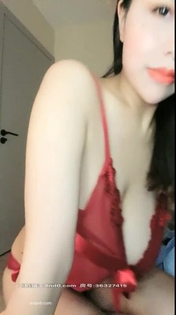 深圳极品巨乳御姐，G罩杯吊带红裙罩住两只大波，揉奶裸舞诱惑，奶大怎么玩都可以，波推最爽！ 截图15