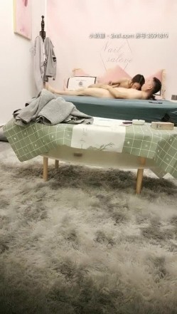 【野狼出击老王回归】酒店偷拍双飞漂亮妹子，老王再现经典抱人高潮摔床，刺激劲爆雄风依旧 截图4