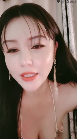 极品巨乳奶妈~完美露脸 ️胸大屁股打，纯天然的真奶子，撩骚手里干货多~爱了爱了 ️听得哥哥已走火喷射！！ 截图3