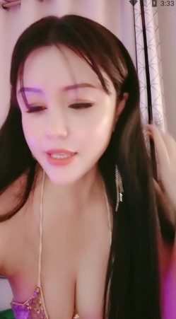 极品巨乳奶妈~完美露脸 ️胸大屁股打，纯天然的真奶子，撩骚手里干货多~爱了爱了 ️听得哥哥已走火喷射！！ 截图10