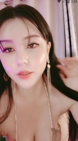 极品巨乳奶妈~完美露脸 ️胸大屁股打，纯天然的真奶子，撩骚手里干货多~爱了爱了 ️听得哥哥已走火喷射！！ 截图13