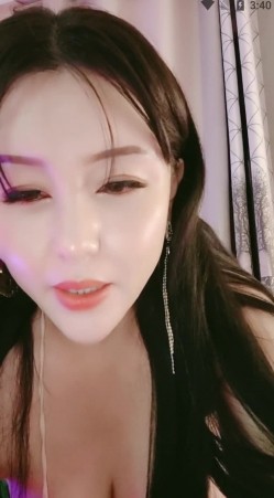 极品巨乳奶妈~完美露脸 ️胸大屁股打，纯天然的真奶子，撩骚手里干货多~爱了爱了 ️听得哥哥已走火喷射！！ 截图16