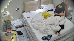酒店偷拍非常能干的大学生情侣女友被抱起来操完放沙发被无套操老惨了 截图1