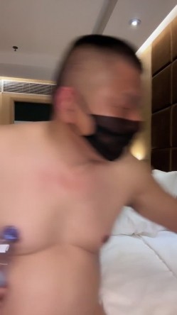 爆浆女神，御姐健身老师【小野老湿】福利，线下约炮土豪，被金主玩弄屁眼大力抽插 截图10