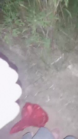 户外女神深夜开撩，勾搭夜钓大哥激情啪啪，露脸漏奶又漏逼，奥迪车上草，抠到淫水泛滥，口交大鸡巴无套爆草 截图8