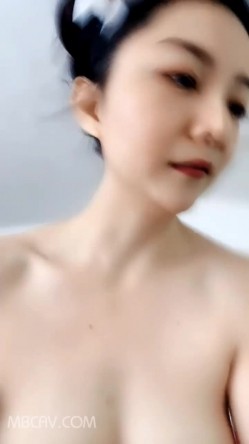 如狼似虎绝味中年阿姨,身材有点走样了,这个年龄的女人欲火太旺了,还是个美丽蝴蝶茓 截图1