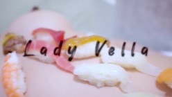 坐拥32万内衣博主-Lady Vella-大尺度私密付费私拍-据说好多狼友撸虚了 截图4