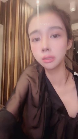 尤物推荐【美人儿】逆天女神 颜值身材吊打网红明星 美到窒息 绿播下海 全裸下厨 跳蛋自慰爽 截图6