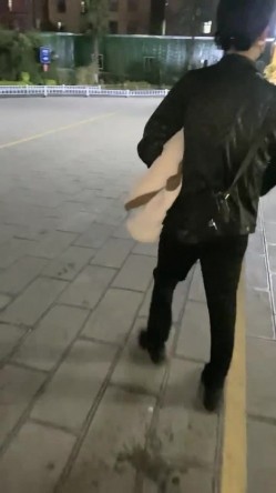 五天合集，【云南第一深情】，学妹醉酒~半梦半醒间被3p爆操~勾搭外卖，挺害羞的，刚下海，很有味道的妹子 截图6