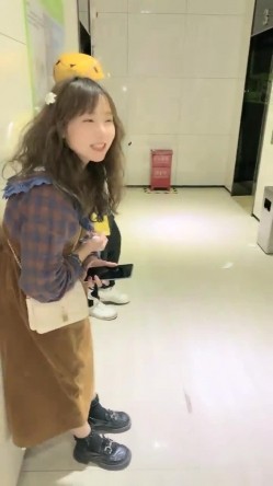 五天合集，【云南第一深情】，学妹醉酒~半梦半醒间被3p爆操~勾搭外卖，挺害羞的，刚下海，很有味道的妹子 截图13
