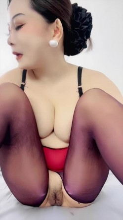 短发御姐【仓井蓝】黑丝高跟极品巨乳 掰逼展示假屌自慰 被炮友猛插 截图11