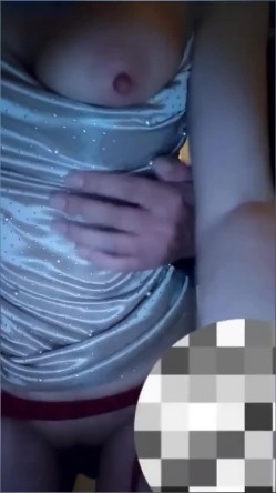 【真实勾搭巨乳气质美女老板】奶子坚挺圆润，购物中心厕所操逼，紧张又刺 截图9