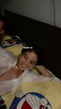 真实良家人妻，【欲求不满小少妇】，中年夫妻的居家日常，颇有几分姿色，和老公依旧干得火热 截图1