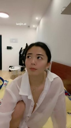 真实良家人妻，【欲求不满小少妇】，中年夫妻的居家日常，颇有几分姿色，和老公依旧干得火热 截图5