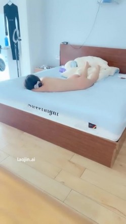 真实良家人妻，【欲求不满小少妇】，中年夫妻的居家日常，颇有几分姿色，和老公依旧干得火热 截图16