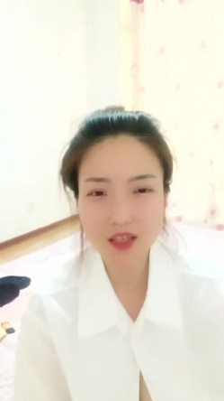 县城的极品小少妇，【小河弯弯】，户外尿尿~道具自慰~无套啪啪~内射口爆吞精 截图8
