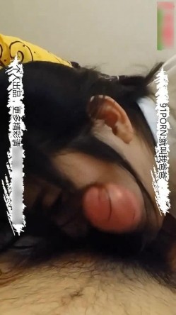 哥们儿的女友大概没用脚这样玩过 丝足边撸边笑得好灿烂 截图1