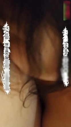 哥们儿的女友大概没用脚这样玩过 丝足边撸边笑得好灿烂 截图5