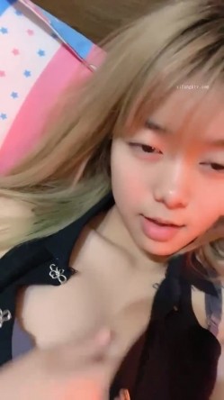 18岁大学生~【爱水的金鱼】赚点零花钱~深夜收费~道具自慰秀~住在亲戚家，想做爱了！ 截图5