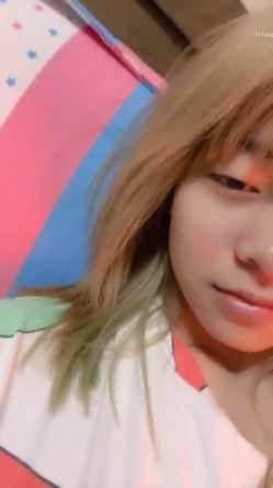 18岁大学生~【爱水的金鱼】赚点零花钱~深夜收费~道具自慰秀~住在亲戚家，想做爱了！ 截图15