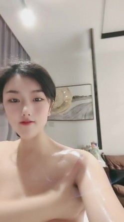 高颜值女神，车模身材大奶子诱人十足，第一人陈深喉卖力，无套啪啪操粉蝴蝶 手持镜头传教士大奶乱颤 截图14