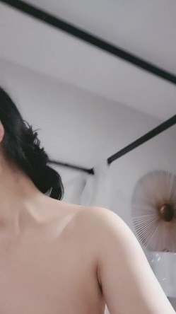 高颜值女神，车模身材大奶子诱人十足，第一人陈深喉卖力，无套啪啪操粉蝴蝶 手持镜头传教士大奶乱颤 截图15