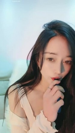 明星颜值女神 ️一库一库 ️：紧身牛仔裤男人的最爱加上这会吸人小穴太美了！ 截图3