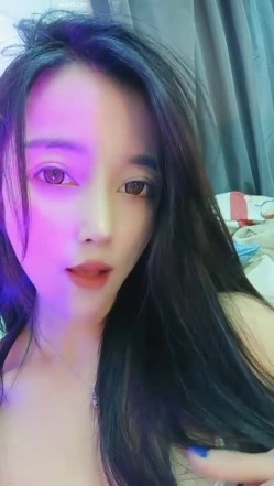 明星颜值女神 ️一库一库 ️：紧身牛仔裤男人的最爱加上这会吸人小穴太美了！ 截图4