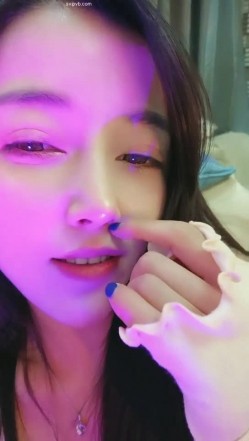 明星颜值女神 ️一库一库 ️：紧身牛仔裤男人的最爱加上这会吸人小穴太美了！ 截图5