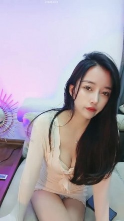 明星颜值女神 ️一库一库 ️：紧身牛仔裤男人的最爱加上这会吸人小穴太美了！ 截图7