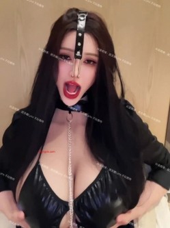 穷人女神金主母狗！巨乳绿茶婊【顾灵曦】私拍福利，吃屌车震道具自慰，被土豪无套射了满背 截图2