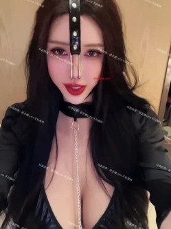 穷人女神金主母狗！巨乳绿茶婊【顾灵曦】私拍福利，吃屌车震道具自慰，被土豪无套射了满背 截图5